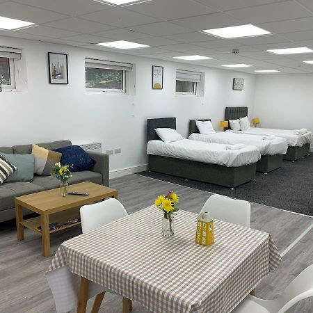 Huge Studio Close To City Centre With Free Secure Parking Leeds  Exterior photo