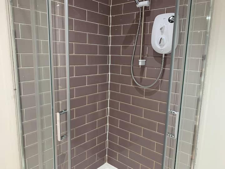 Huge Studio Close To City Centre With Free Secure Parking Leeds  Exterior photo